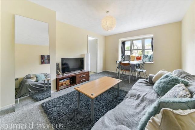 Flat to rent in St. Pauls Terrace, London