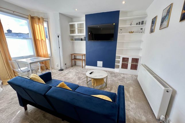 Flat B, Willingdon Road, London photo 5