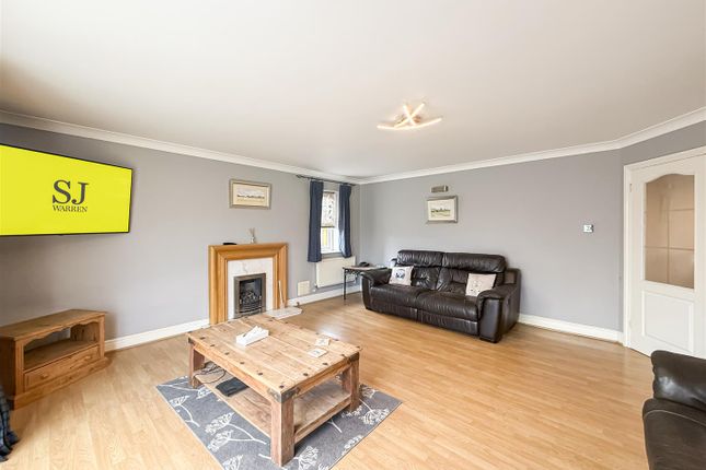 2, Smyatts Close, Southminster photo 4