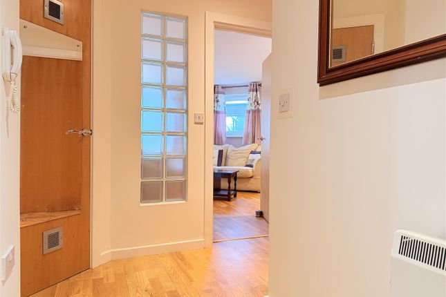 Flat 1, Cwrt Mary Welch, Pentre Doc Y Gogledd, Llanelli photo 2