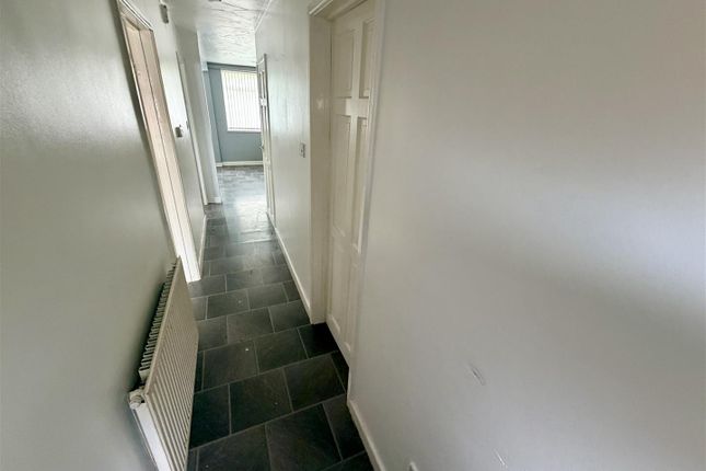 14, Lodge Close, Mancetter photo 2