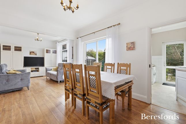 16, Cranston Park Avenue, Upminster photo 4