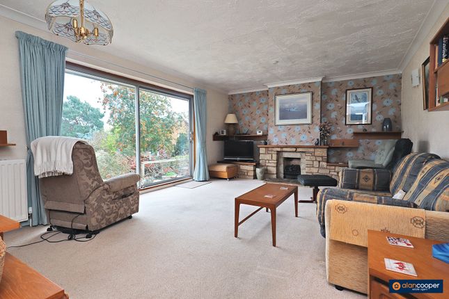 5 Farndon Close, Bulkington, Warwickshire photo 3