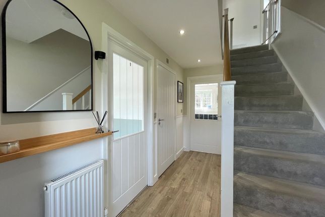 2, Rowan Crescent, West Yorkshire photo 3