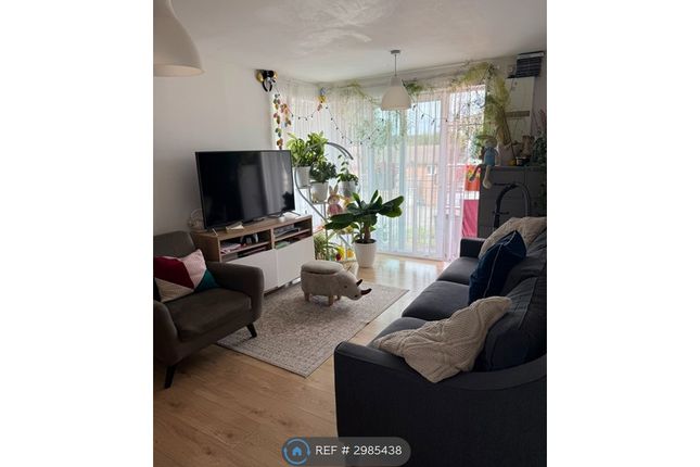 Blackburn Way, Hounslow photo 4