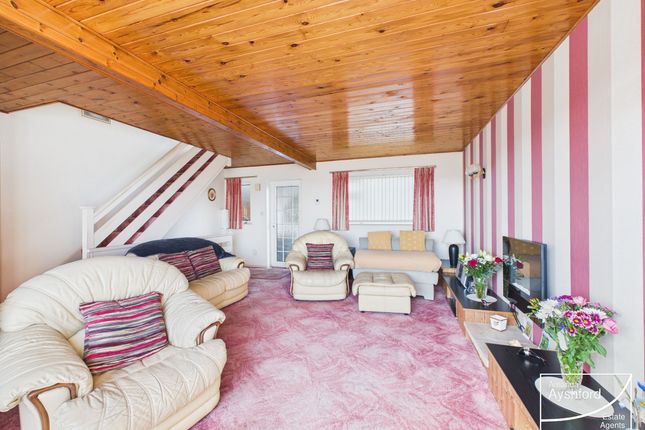 61 Dolphin Crescent, Paignton photo 3