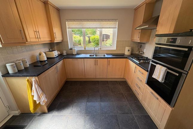 21, Sycamore Drive, Cleckheaton photo 3