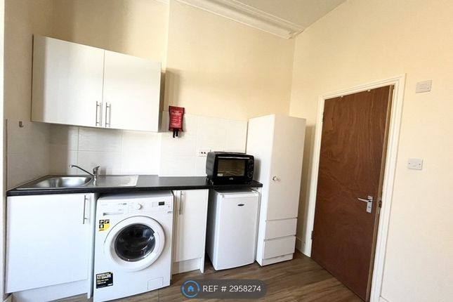 Flat   Archway Road, London photo 4