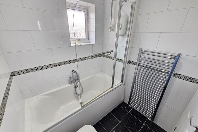 11, Summersgill Close, Heywood photo 3