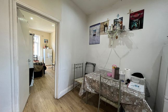 34B Norwood Road, SOUTHALL photo 2