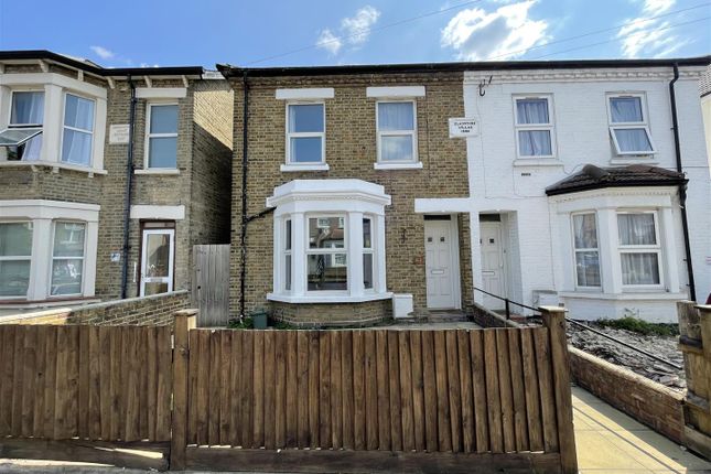 4-bed house on 2, Cowley Mill Road, Uxbridge, £2,200/mo