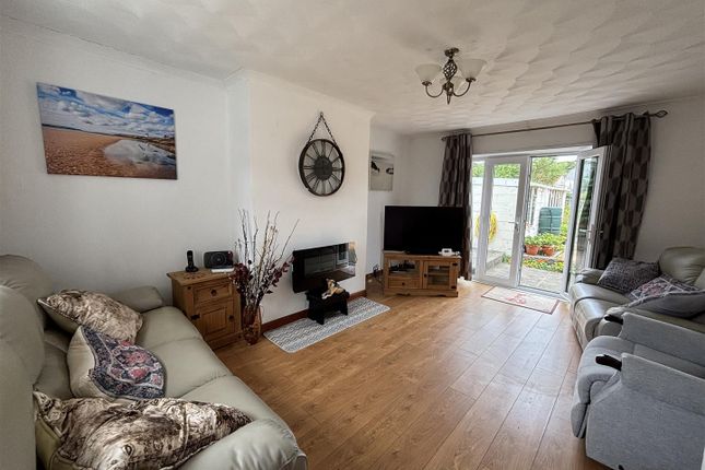 16, Glanaber, Burry Port photo 2