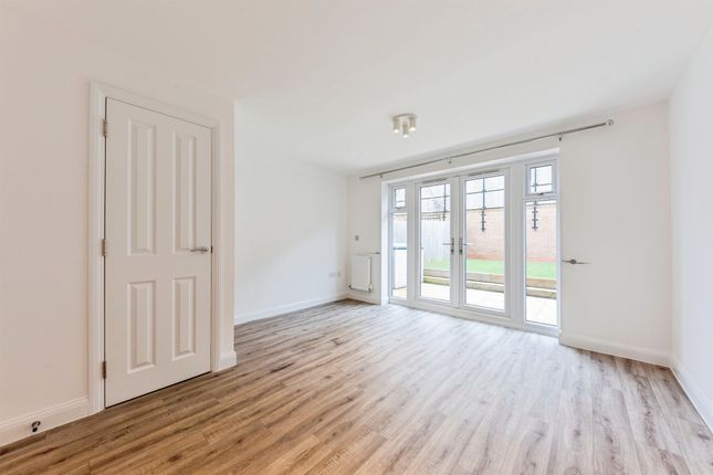 29, Dalton Close, GRANTHAM photo 2