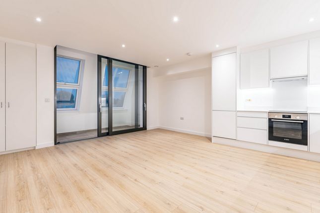 Flat 9, 1E, Inglis Road, London photo 4