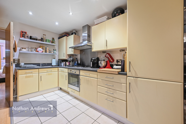 5, Hunt Close, London photo 5