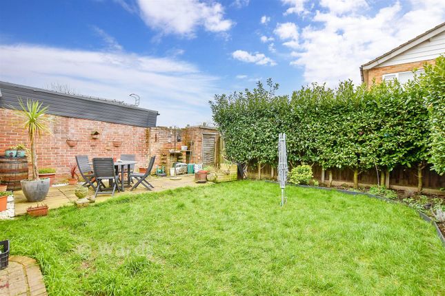 36, Laburnum Drive, Aylesford photo 2