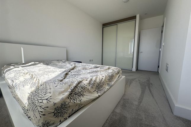 Flat 33, Swift Court, Tavy Bridge, London photo 5