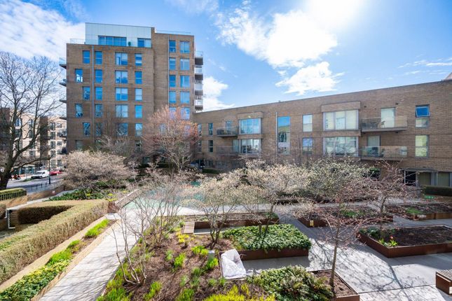 Flat for sale in New Paragon Walk, Elephant And Castle, London