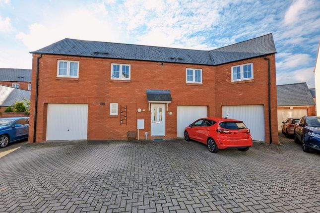 Detached house for sale in Kingsmere, Oxfordshire