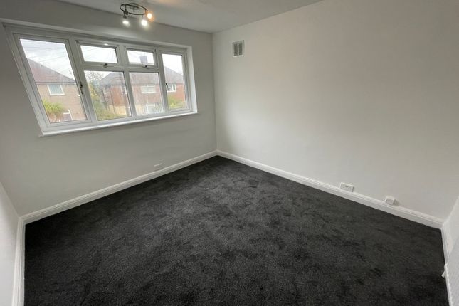 Dryden Close, Hainault photo 4