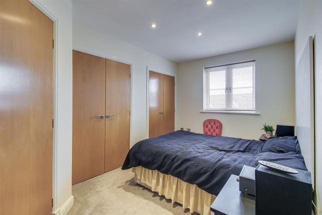 10, Moorcroft Court, Ossett photo 4