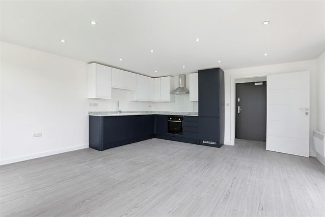 Flat for sale in Whitehorse Road, Croydon, London