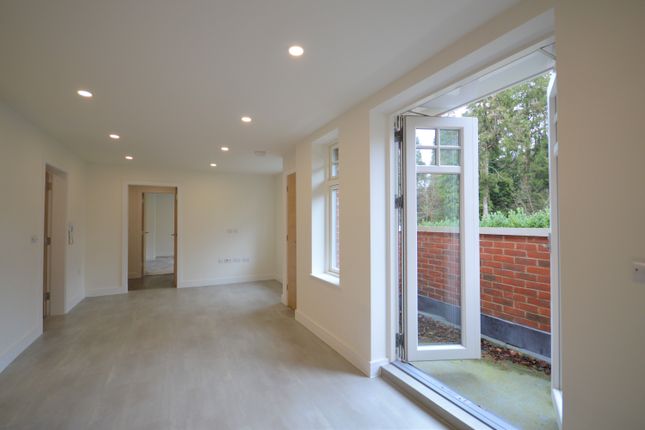 Flat 8 Broom Heights,, Tower Road, Surrey photo 4