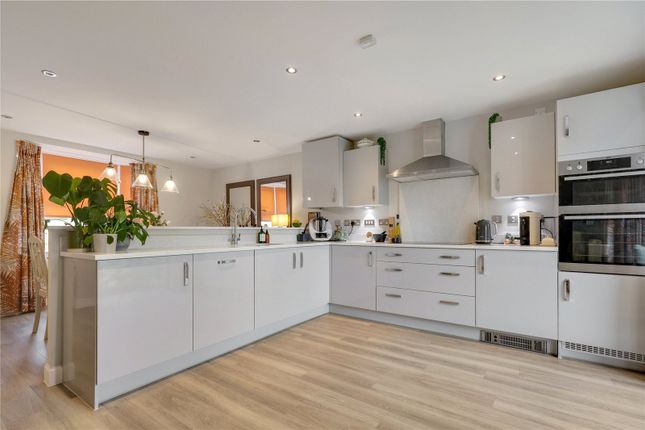 2, Turnstone Lane, Barnstaple photo 4