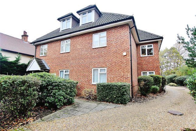 Flat for sale in Knaphill, Woking, Surrey