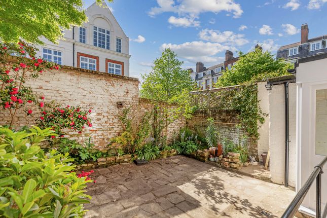 Terraced house to rent in Lloyd Square, London