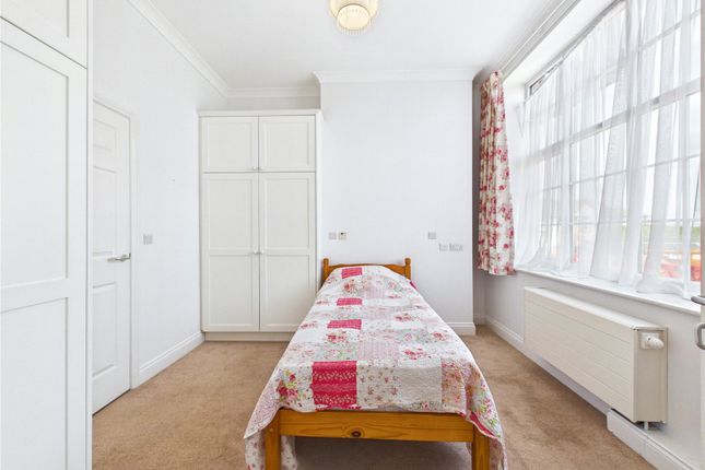 Apartment 3, Alexandra Court, 12, Marine Parade, Harwich photo 4