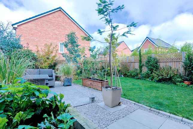 38 Beverley Gardens, Henlow photo 4