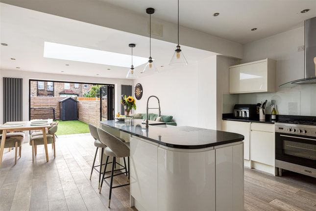 Waverley Road, South Woodford photo 3