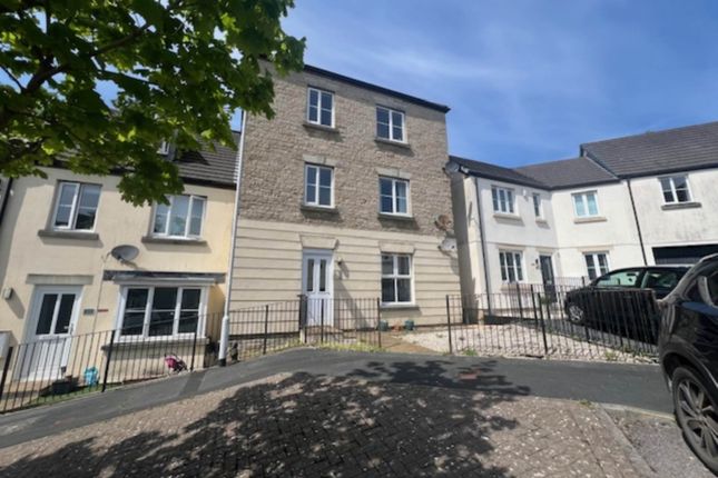 Thumbnail Flat to rent in Triumphal Crescent, Plympton