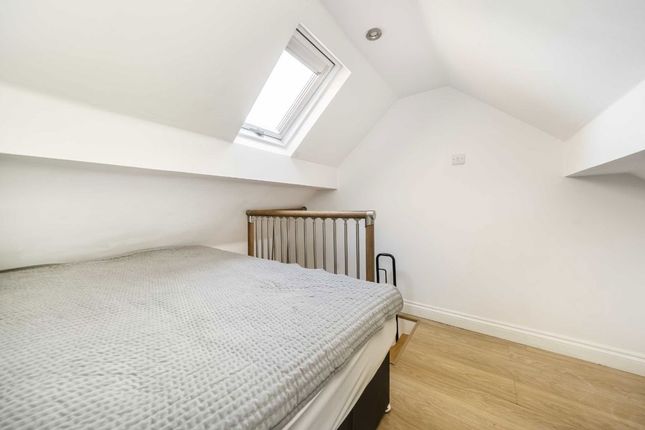 1, Kinderton Close, London photo 2