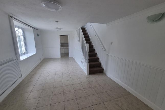 Flat 5, 98 High Street, Cinderford photo 4