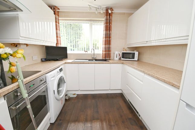 6, Cherry Close, Barnsley photo 2