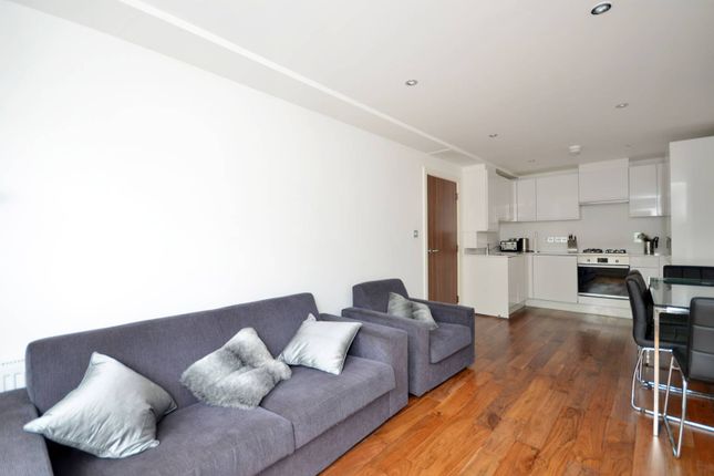 Flat to rent in Hackney Road, Shoreditch, London