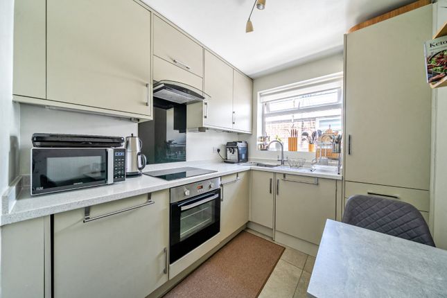 9 Grandfield Court,, Park Road, London photo 2