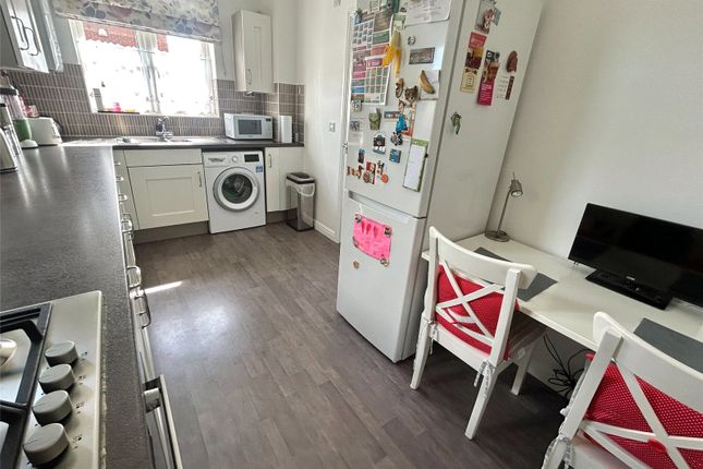 14, Catkin Grove, Horndean photo 4