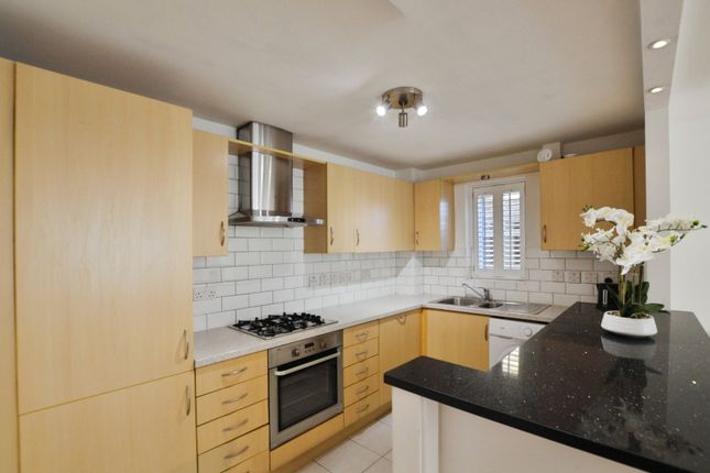 3, High Court, 135, High Road, West Byfleet photo 2