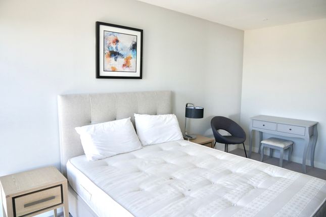 Thumbnail Flat to rent in Southwark Bridge Road, London