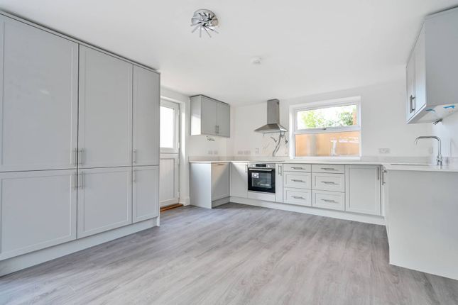 Flat for sale in Kings Court, Gomshall