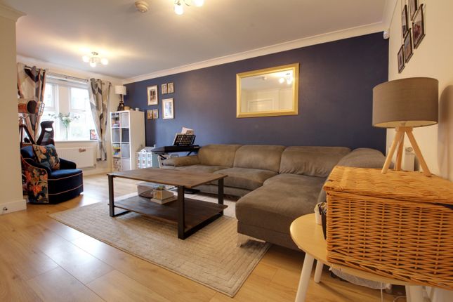 13, Maple Gardens, Leeds photo 2