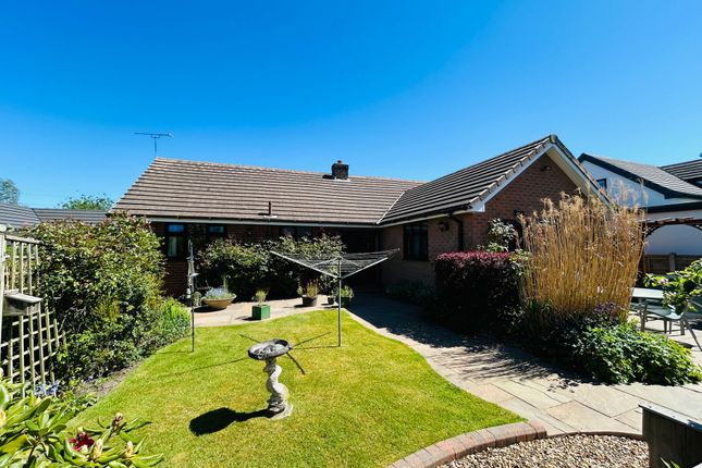 7 Willow Close, Lymm photo 4