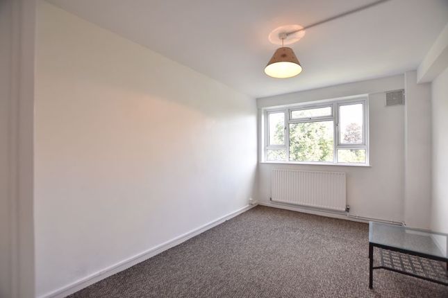 Flat to rent in Cumberland House, Kingston Hill, Kingston Upon Thames