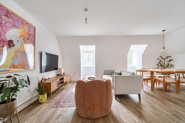 1-bed flat on Flat 12, 11 Barnet Road, Barnet, £300,000