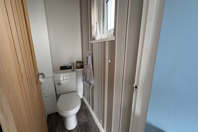 39, Maesybont, Ammanford photo 4