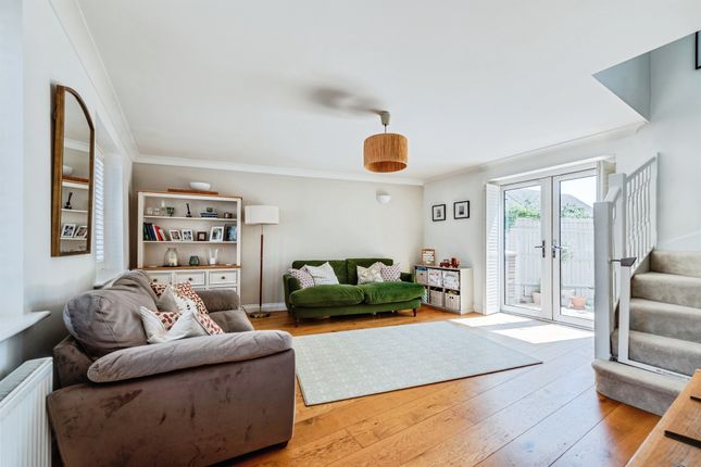 5, Willowbank, Witney photo 4