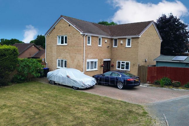 11, Bramble End, Northampton, Northamptonshire photo 2